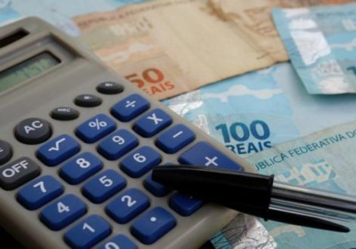Focus: Mercado reduz projeção para inflação e dólar em 2025