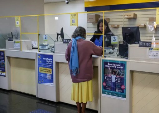 Correios atendem 1,3 mi de aposentados sobre débitos indevidos