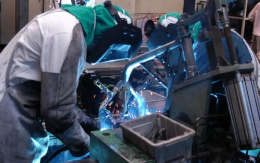 Indústria fecha 2025 com alta de 0,6%, pressionada pelos juros