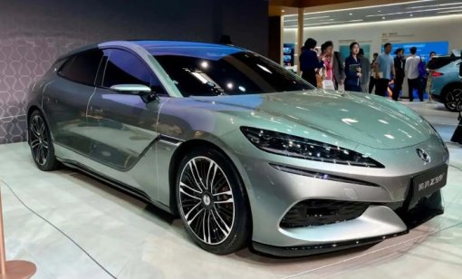 BYD lidera elétricos de 1.000 km e entrega Denza Z9 GT no Brasil