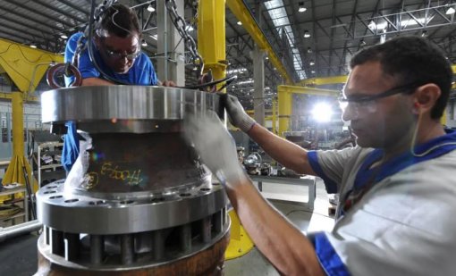 Pouco mais da metade das indústrias planeja investir em 2026