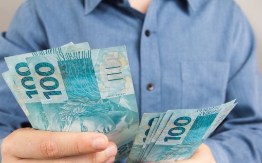 Governo vai antecipar 13º salário de aposentados do INSS