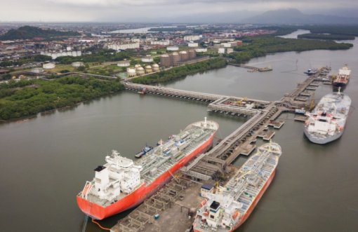 Porto de Santos prioriza atracação de navio de combustível