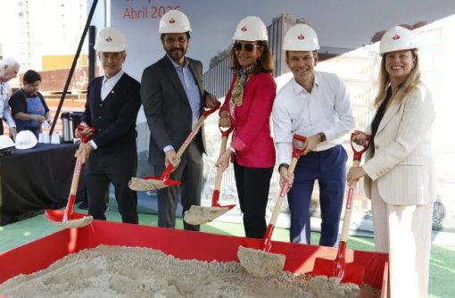 Santander lança pedra fundamental de nova sede no Brasil