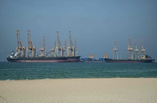 Tráfego marítimo permanece praticamente parado em Ormuz