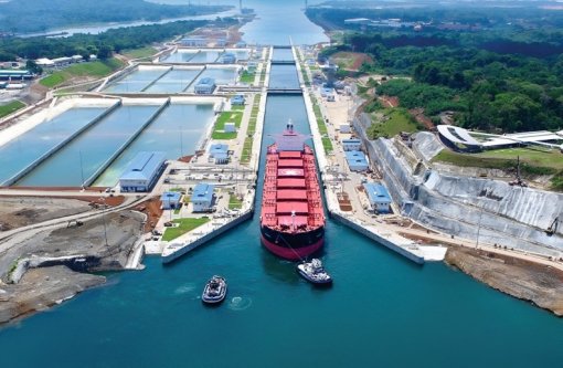 Tráfego de navios graneleiros diminui no Canal do Panamá