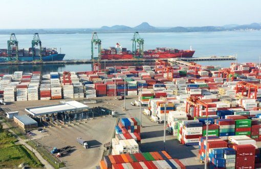 Porto Itapoá passa a contar com dois novos serviços de navegação