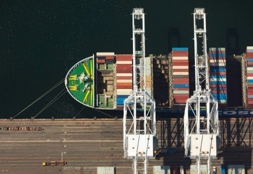 Taxas spot para transporte marítimo de contêineres disparam