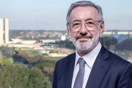 Ministro chama taxa de juros de "insuportável" e aponta "cruzada"