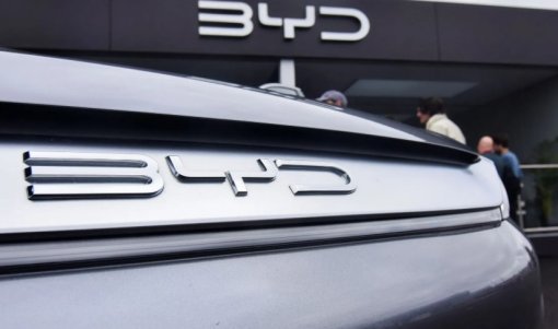 BYD dispara 142% no Brasil em um ano e bate recorde