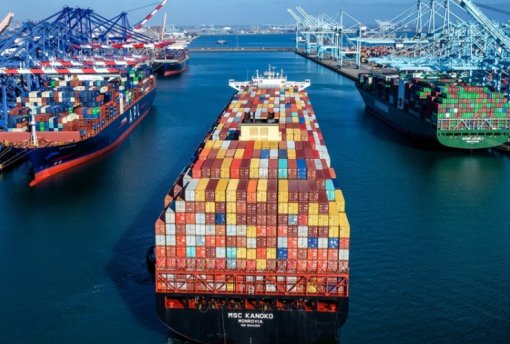 Frota global de porta-contentores deve superar 34 milhões de TEUs